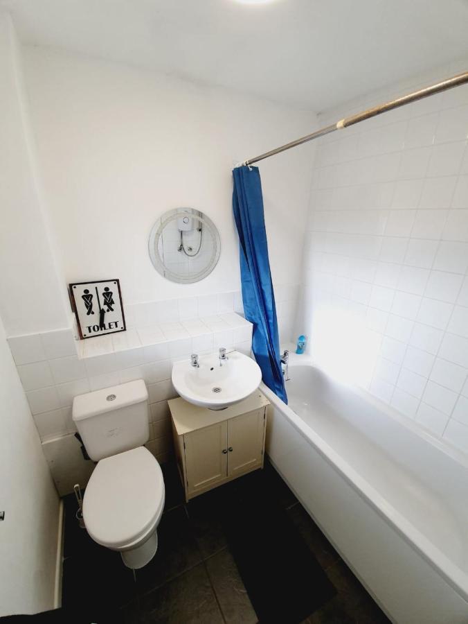 2 Bedroom Rayleigh Apartment Exterior photo